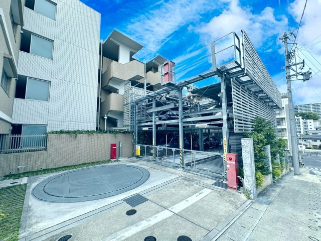 サンメゾン星ヶ丘の駐車場
