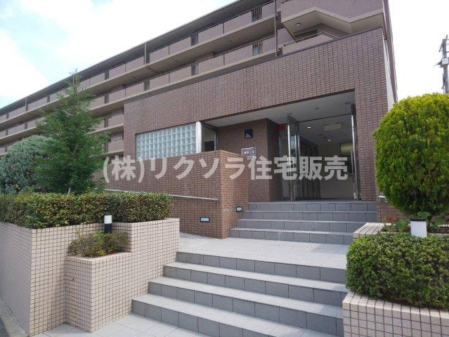 ステイツ枚方香里ヶ丘7丁目のエントランス|エントランス
■物件内覧・資金計画相談・住宅ローン相談、リフォーム相談、お問合せ受付中■
※当日・翌日のご内覧、ご相談はお電話でのお問合せがスムーズです！