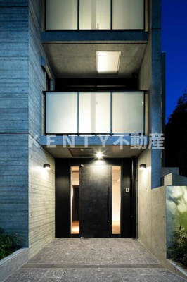 【エントランス】 | グランドレジデンス目黒 | ゆとりのあるエントランスです