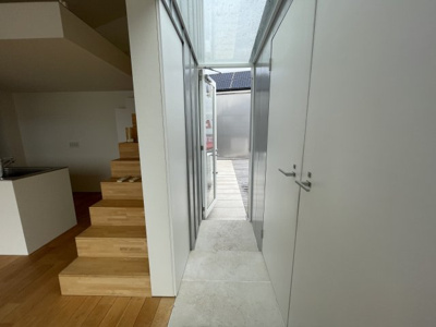 【エントランス】 | 三日市町部屋付貸店舗事務所 | 2階の北から5軒目の廊下です。