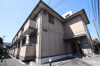 軽量鉄骨２階建てアパート　落ち着いた雰囲気ですね