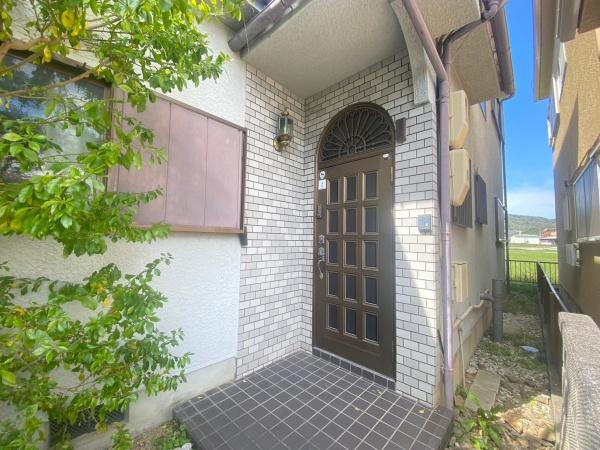 岩出市山　中古戸建の玄関