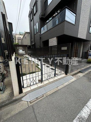 【エントランス】 | ハウス２２ | 建物の内部です