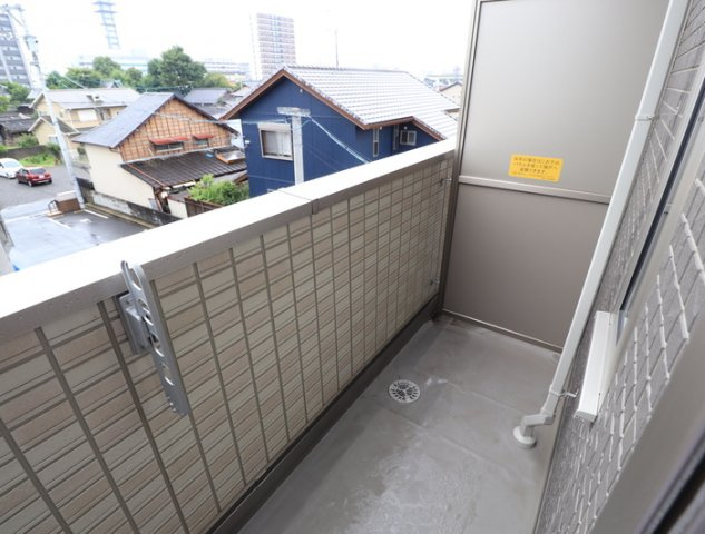 熊本市中央区琴平本町のアパートのバルコニー