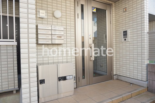 熊本市中央区琴平本町のアパートのエントランス