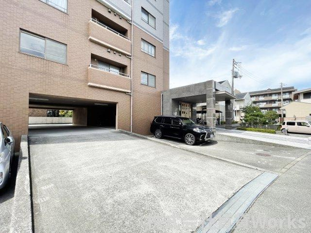 クレアコートガーデンタワーの駐車場|駐車場に車を止められます