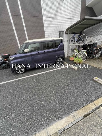 ピーノ・トロンコの駐車場