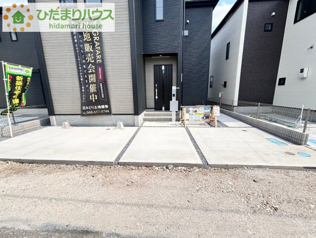上尾市原市　16期　新築一戸建て　グラファーレ　03の駐車場|2台分の駐車スペースあり(^^)/
お車でのお出かけも楽しめます！