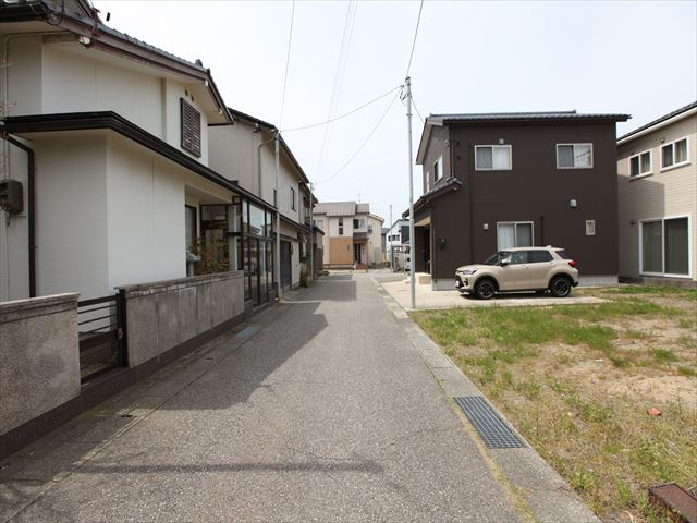 【前面道路含む現地写真】の画像