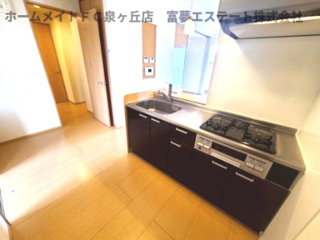【キッチン】 | エヴァンタイユ羽衣B棟 | ※イメージ　同物件別号室の写真