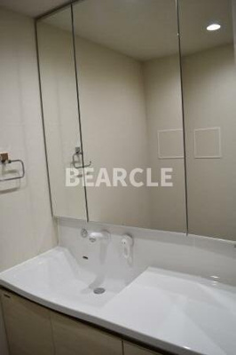 【洗面所】 | THE RESIDENCE 二条駅前前 | 忙しい朝には欠かせない洗面所です