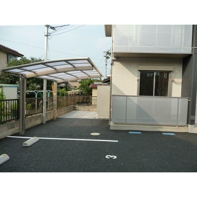 シャーメゾンDHARMAの駐車場