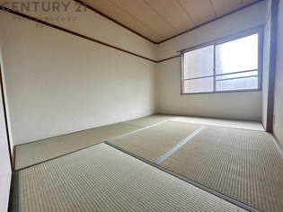 リノ逆瀬川の寝室