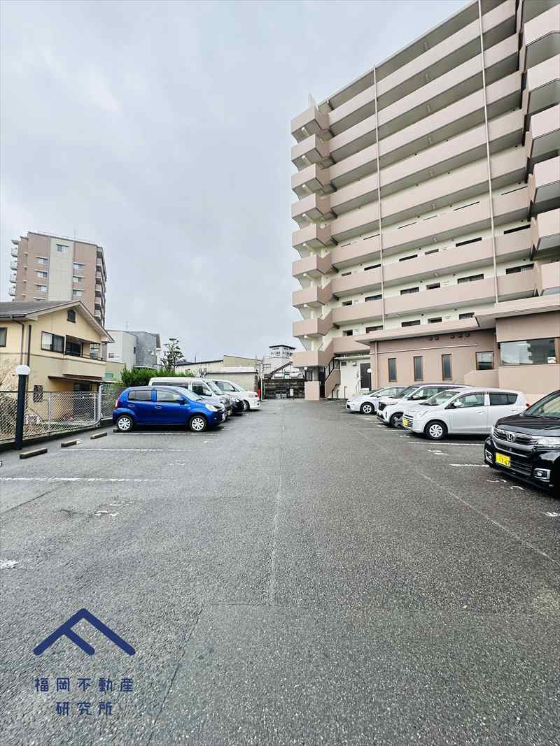福間駅前エクセル１８の駐車場