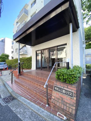 【エントランス】 | 掃部山公園ハウス | エントランス部分です。