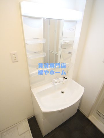 グランパシフィック長橋スクエアの独立洗面台|独立洗面台あり、毎朝おしゃれに忙しい女性の方におすすめです