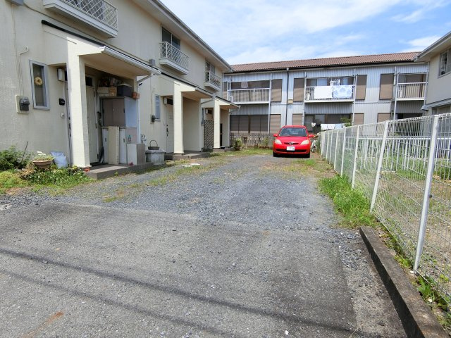コーポジュンの駐車場