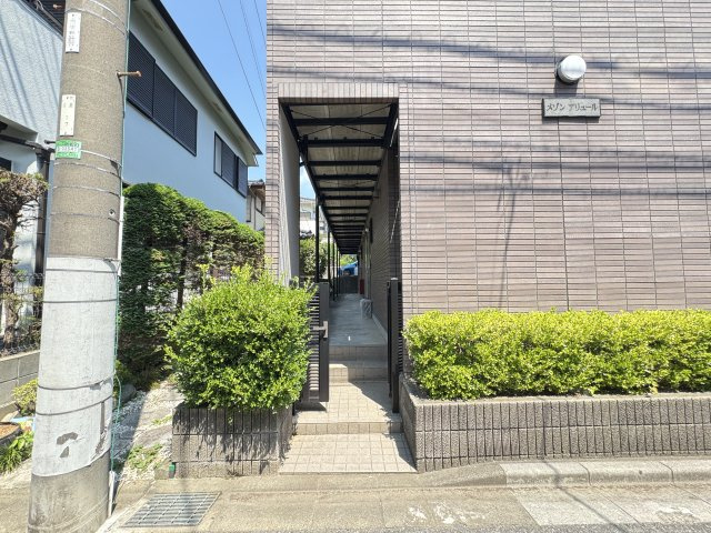 メゾンアリュールのエントランス