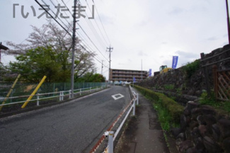 【前面道路含む現地写真】