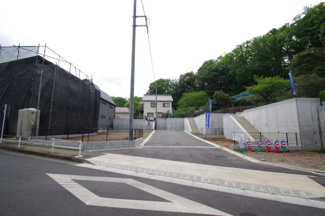 【前面道路含む現地写真】