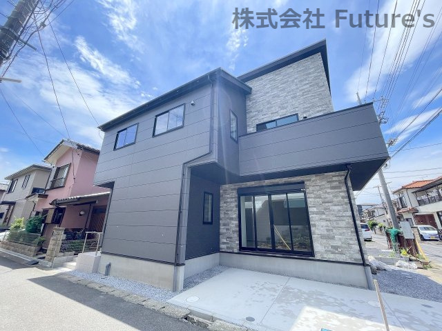 吉川市中野　新築戸建　全1棟の外観|デザイン性のあるオシャレな邸宅です