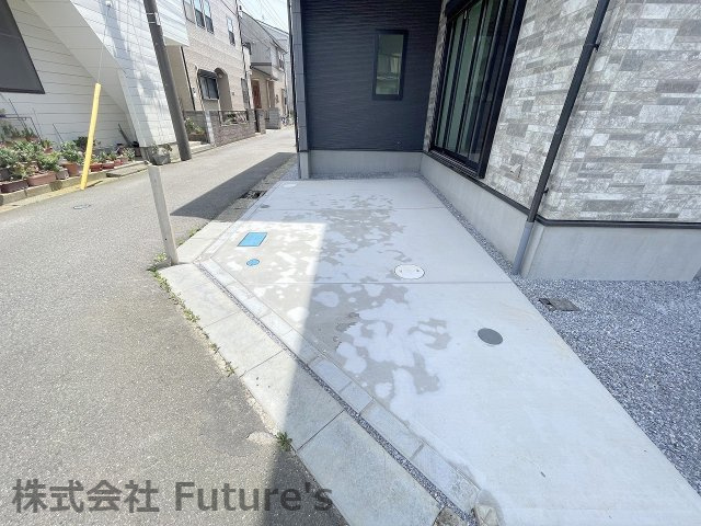吉川市中野　新築戸建　全1棟の駐車場|カースペース1台付き
