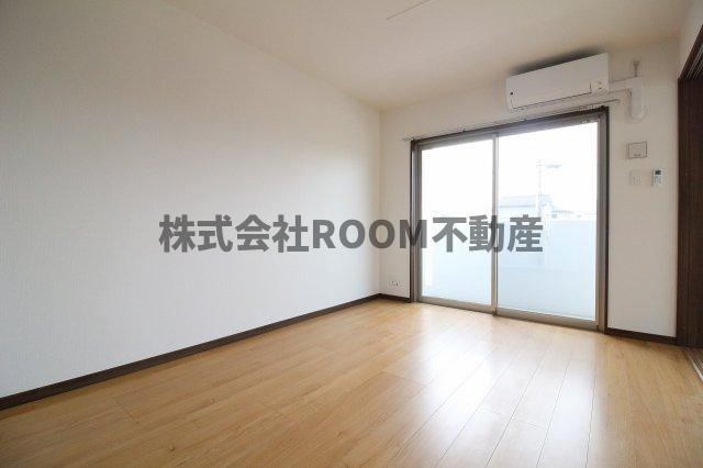 ルミナス下川東の居間・リビング|こちらのリビングで趣味の時間をお楽しみください