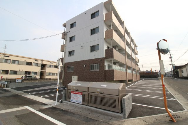 ルミナス下川東の駐車場|駐車場があります