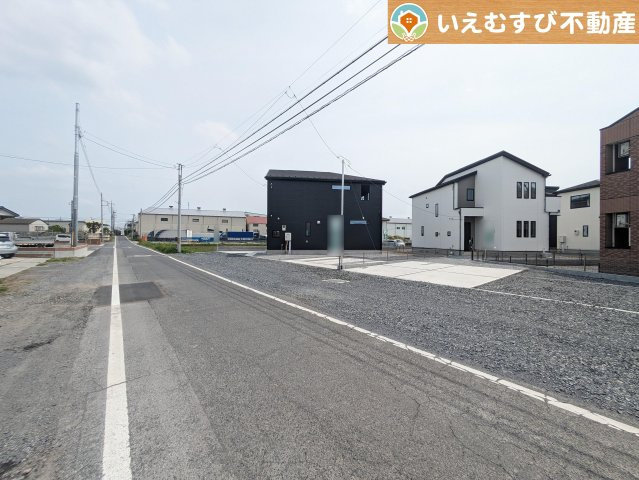 GRAFARE　大泉町寄木戸6期の前面道路含む現地写真