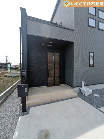 GRAFARE　大泉町寄木戸6期のエントランス