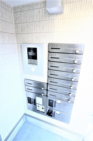 sala奏のエントランス|オートロック完備で安心ですね♪宅配ボックスも付いてますよ