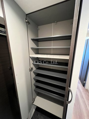 【玄関】 | シーズンフラッツ阿波座 | トールタイプの下駄箱！玄関はいつも片付きます！