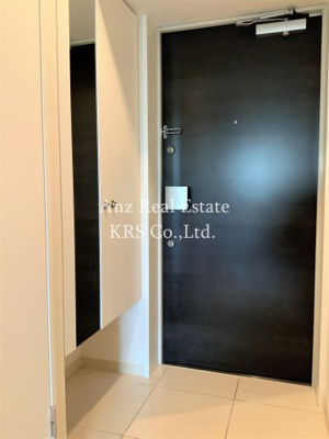 【玄関】 | アプリーレ京町堀 | 玄関ドアはダブルロックなので、安心安全♪