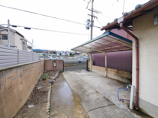 南袋町戸建の駐車場