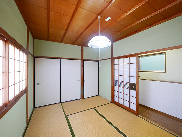 南袋町戸建の和室|落ち着いた雰囲気の和室付きです