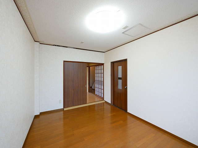 南袋町戸建の洋室|スタンダードな洋室です