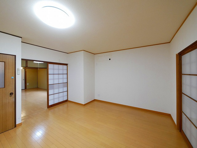 南袋町戸建の居間・リビング|ゆったりとしたリビングです