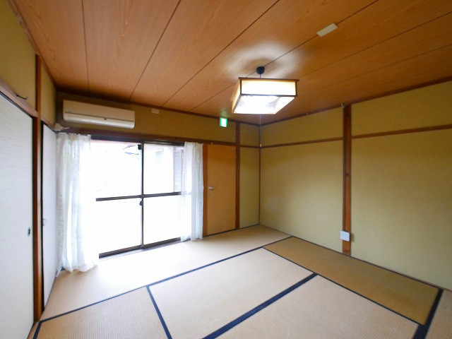 南袋町戸建の和室|和室ならではの温かな和の空間で寛ぎの時間を過ごせます