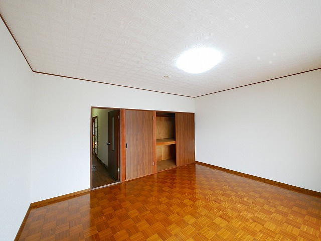 南袋町戸建の寝室|落ち着いて過ごせるお部屋なので、寝室にいかがでしょうか