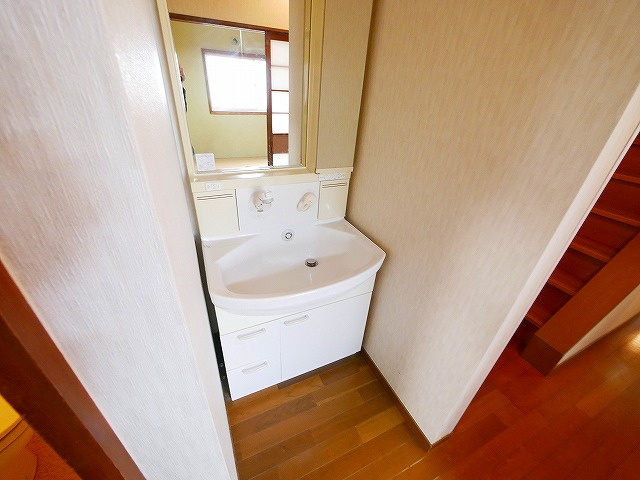 南袋町戸建の洗面所|忙しい朝には欠かせない洗面所です