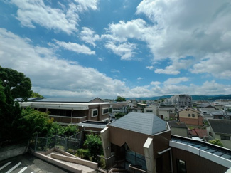 【展望】 | 目の前には遮る建物がないので眺望・通風も良好です♪ 落ち着く緑の木々が目に優しくしみてきます。住まい選びに眺めは大事。