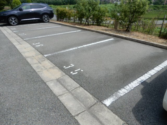 グランドアトリオ神戸西Ｄ棟の駐車場