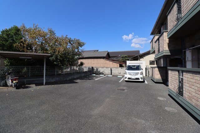 ウェストウィングの駐車場|駐車場があるので、車を買う予定の方も安心です