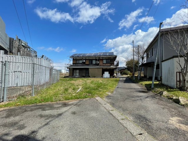 野洲市上屋　建築条件無し売土地の前面道路含む現地写真