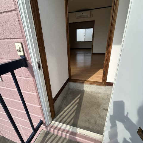 平成ハイツ１号棟の玄関