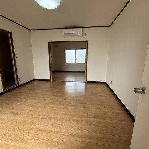 平成ハイツ１号棟の居間・リビング