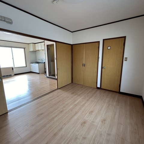 平成ハイツ１号棟の洋室
