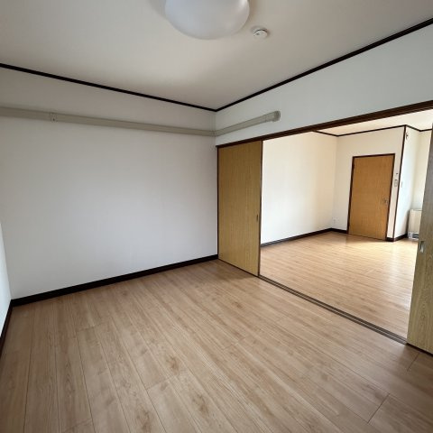平成ハイツ１号棟の洋室