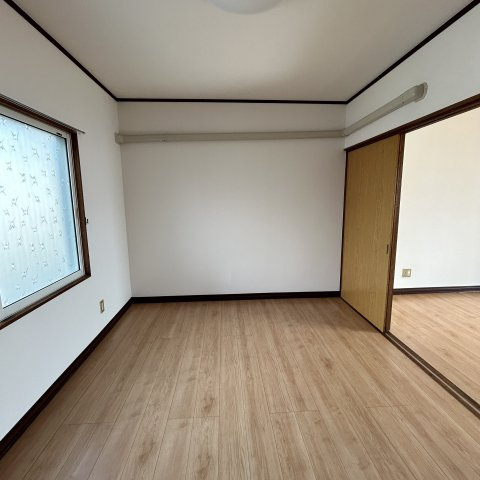 平成ハイツ１号棟の洋室