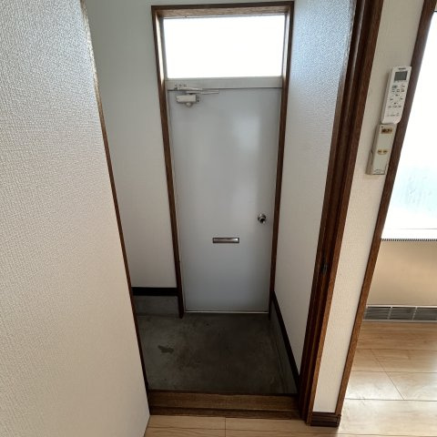 平成ハイツ１号棟の玄関